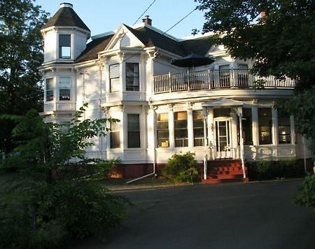 Evangeline'S Tower Bed & Breakfast Parrsboro Exteriör bild