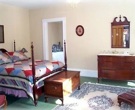 Evangeline'S Tower Bed & Breakfast Parrsboro Exteriör bild